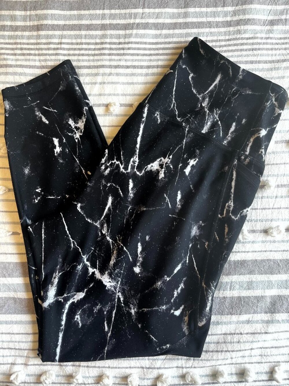 Old Navy Active High Rise PowerSoft 7/8 Pocket Black & White Leggings in XL